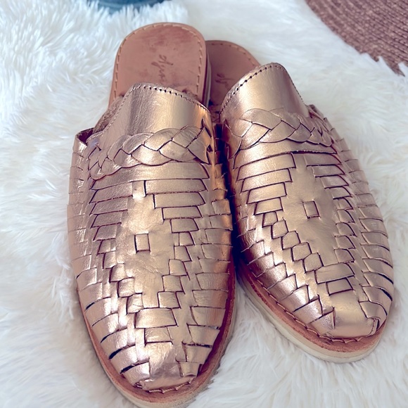 Rose gold slide huaraches - Picture 2 of 7